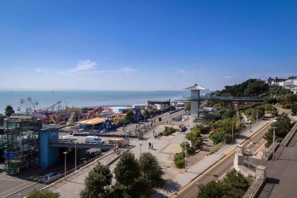 Marine Villa Hotel & Suites - Close To Beach, Train Station & Southend Airport Exterior photo
