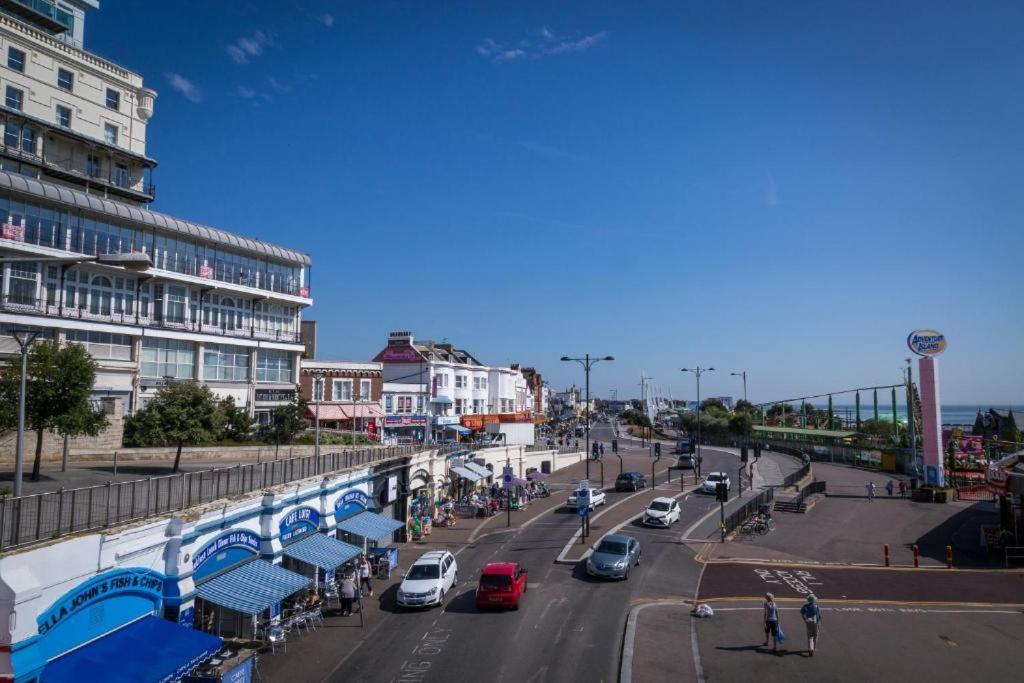 Marine Villa Hotel & Suites - Close To Beach, Train Station & Southend Airport Exterior photo